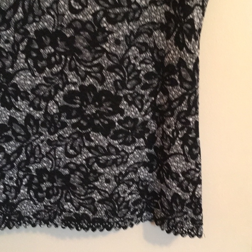 Pretty black lace sleeveless top, size XL - Picture 15 of 16